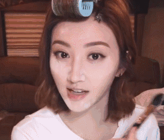 夏季容易出汗脱妆，告诉你几个定妆小技巧！