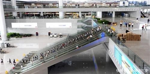  [多达]中国乃至亚洲最大的火车站光候车室就多达28个，你去过这