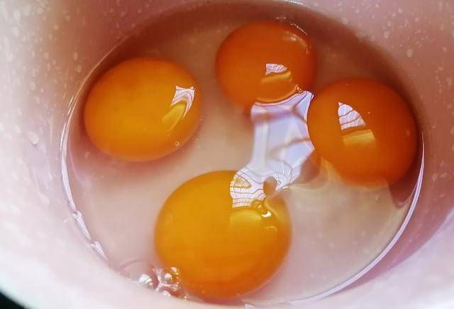  #好吃#一把葱和四个鸭蛋一起煎，比肉还好吃