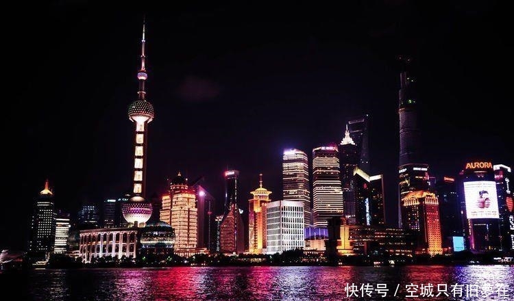 乌克兰姑娘询问中国晚上9点以后还能出门吗中国小伙这么回答