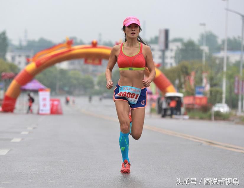 3位大龄女性，靠运动将自己练成少女身材，让人敬佩