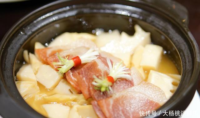  #徽菜#到黄山吃到最正宗的徽菜，臭鳜鱼被奉为徽菜蓝本，究竟有多好吃