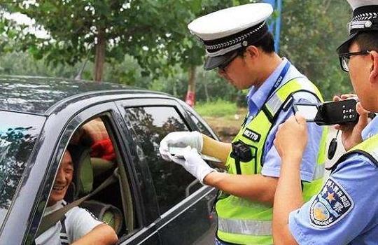 车主福利！驾驶证的“加分政策”已出台，可加6分，车主相互转告