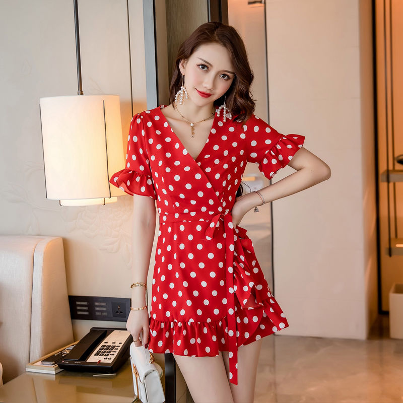 出街就是要穿得漂亮,新上的“秋裙”竟如此时尚,显白又优雅