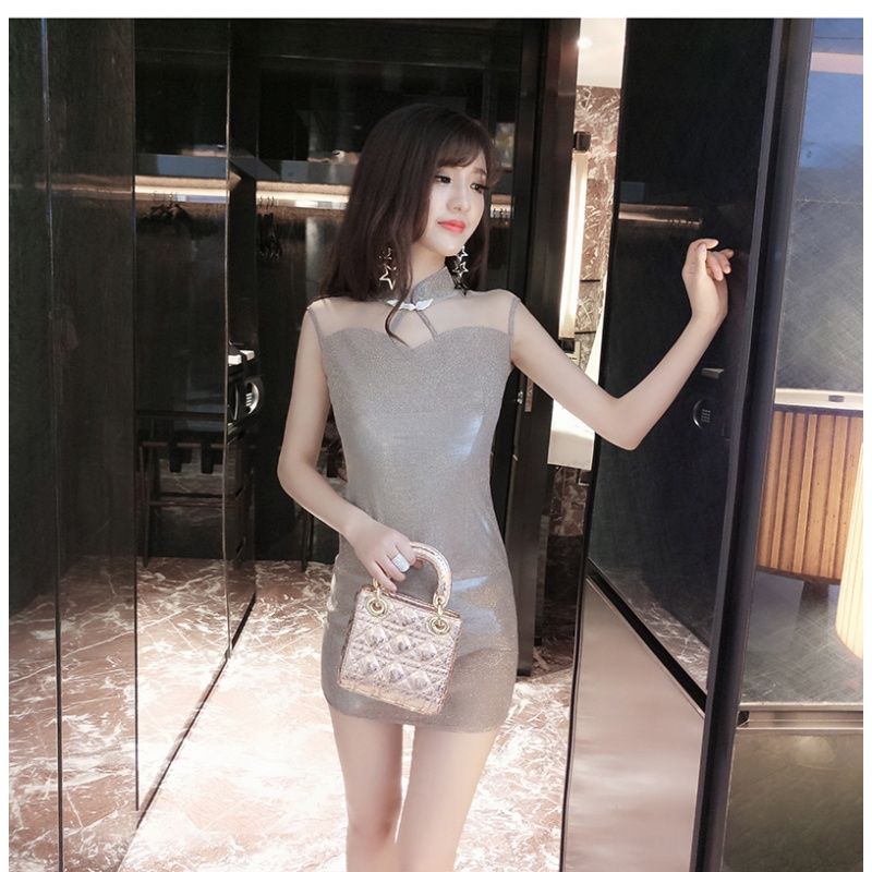 40岁媳妇胆子越来越大，这样凹凸的旗袍也敢穿出去，简直迷死人