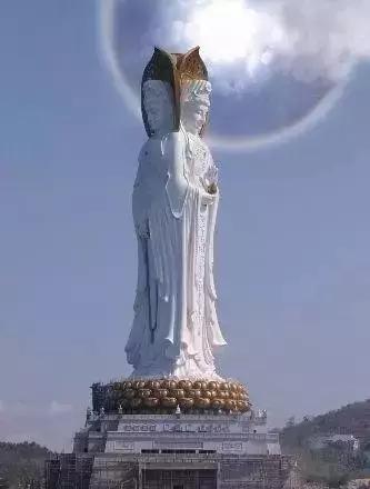 五台山显通寺上空出现光环 古人所说天降祥云和夜观天象有无根据