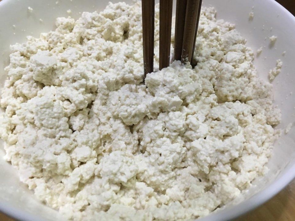 豆腐配它，女人睡前用来擦脸，半月过去，斑点消失，皮肤干干净净