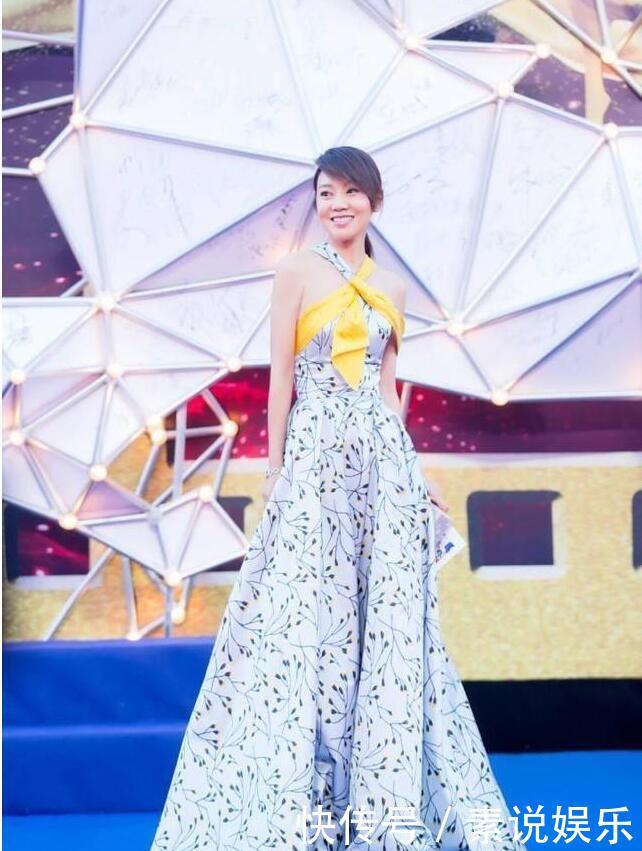 倪妮与闫妮只差一个字，看完穿搭还是选她，网友：无话可说