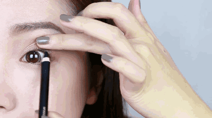 快速化妆小技巧，教你如何在五分钟内马上出门！