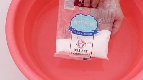  #脏旧#刷拖鞋时用上这几样，就能轻松的将脏旧的拖鞋刷干净了