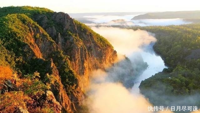 趁它现在还没成为景区，这个秋天一定要去看看它的风采