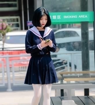 「 纽扣」有5颗扣子!,她的腰有多细?我穿紧身的裤子她改小2次才穿得了