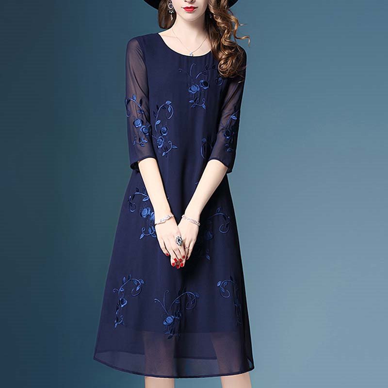 难怪都穿素雅裙，的确很好看，7080后穿不俗不媚显高贵