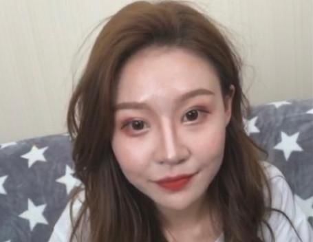 温婉素颜直播回应负面传闻,别砸手机,请给少女改过的机会?