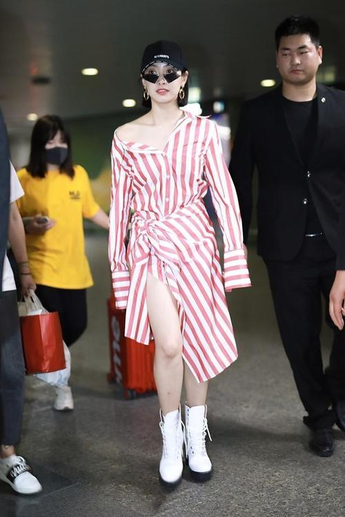 31岁宋茜厉害了！这么暴露的衣服都敢穿，网友：身材好太任性