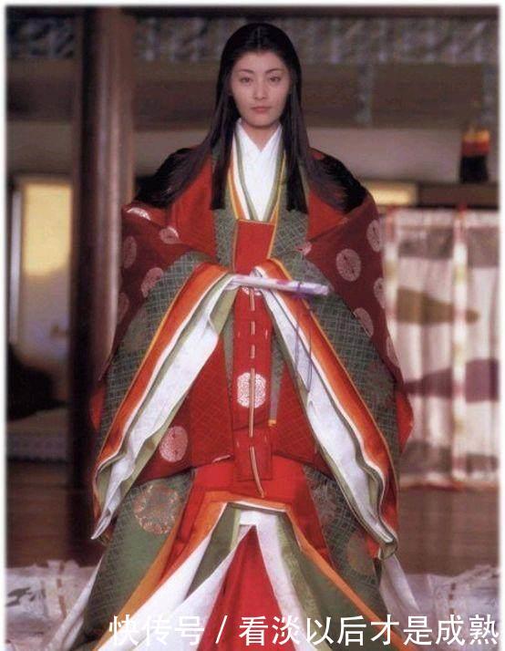  【平安时代贵族女性】日本和服如此奢侈夸张 怎么就被秦代的古装剧给用上了！