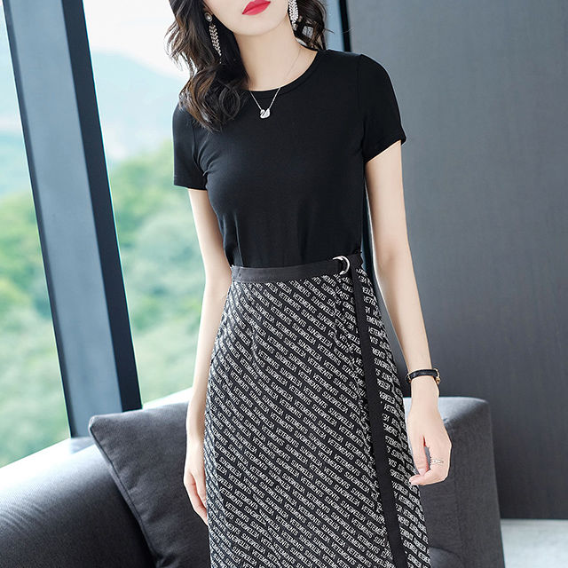 我的天啊!47岁的老婆真敢穿，时尚连衣裙，款款显瘦显嫩美