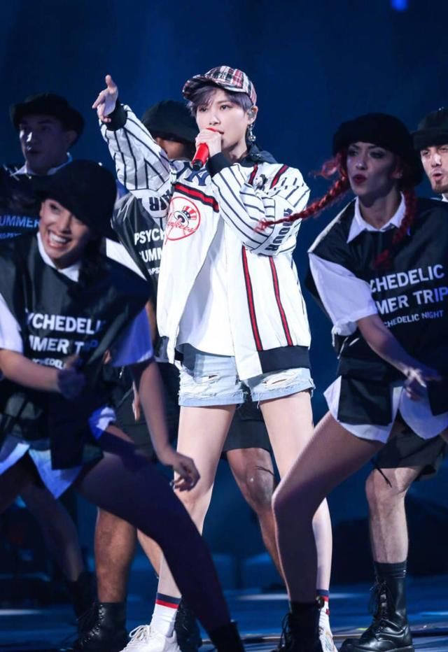 李宇春上个舞台都这么美，这叫我等时尚达人可咋整？