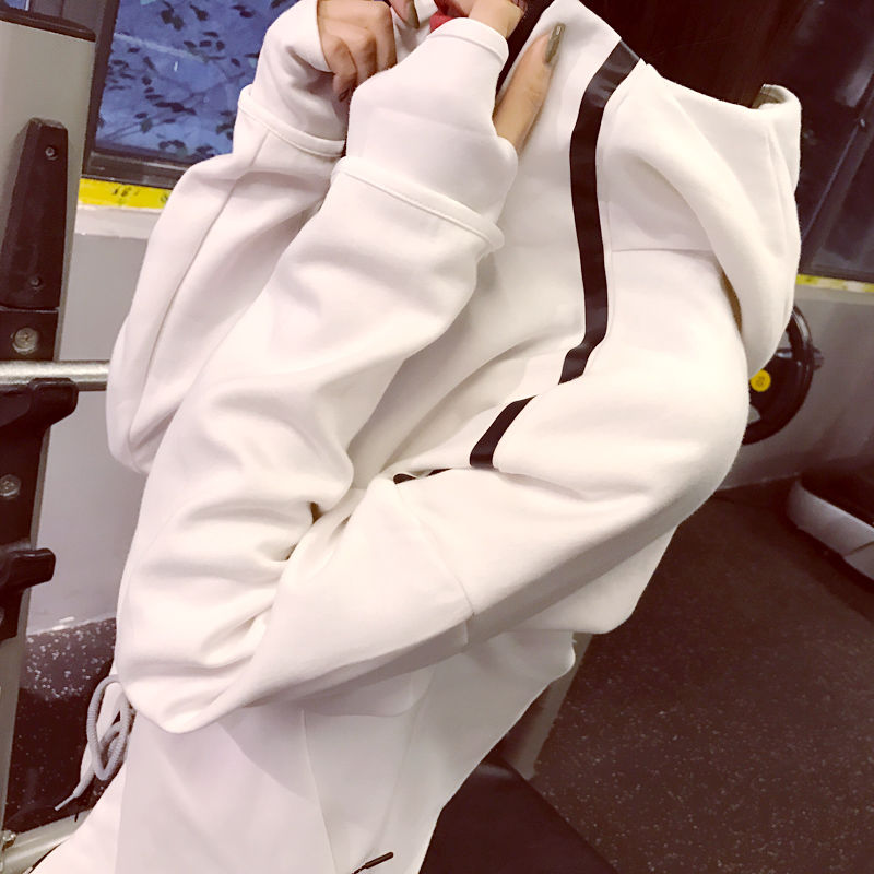 美女一言不合就瑜伽，总有一款适合你的瑜伽服