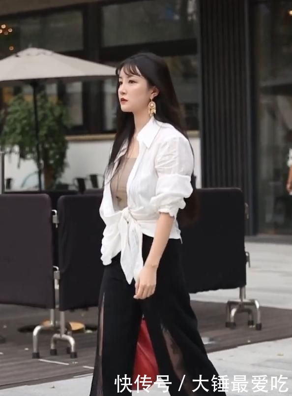 显得她:侧面看是一条阔腿裤,正看却是一条“蜘蛛网裤”,走路风情万种!