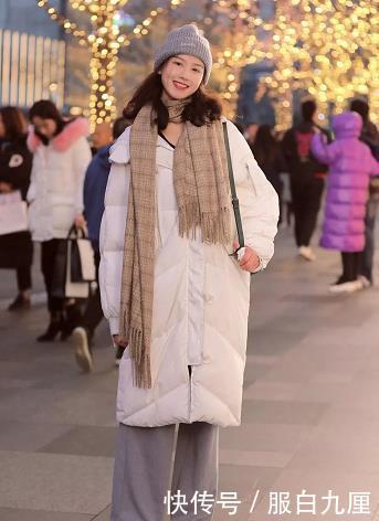  『美丽动人』美丽动人的美女街拍身姿丰盈的美女，真时尚