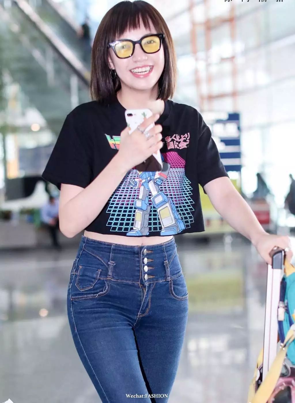 明星 | 孟美岐机场大玩“下半身失踪” 韩雪太会穿献上我的膝盖