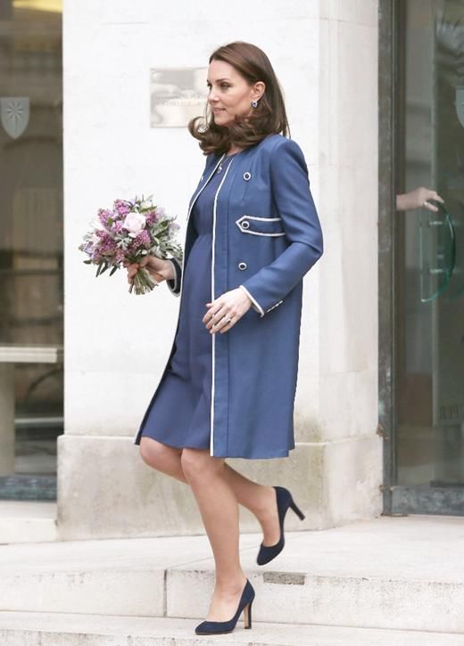 各国王妃怀孕照:戴安娜圆润富态恰到好处，夏琳王妃露白皙美腿!