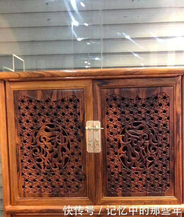  『地位』一种严重威胁到黄花梨地位的木头，许多人至今还没看出它的潜力！