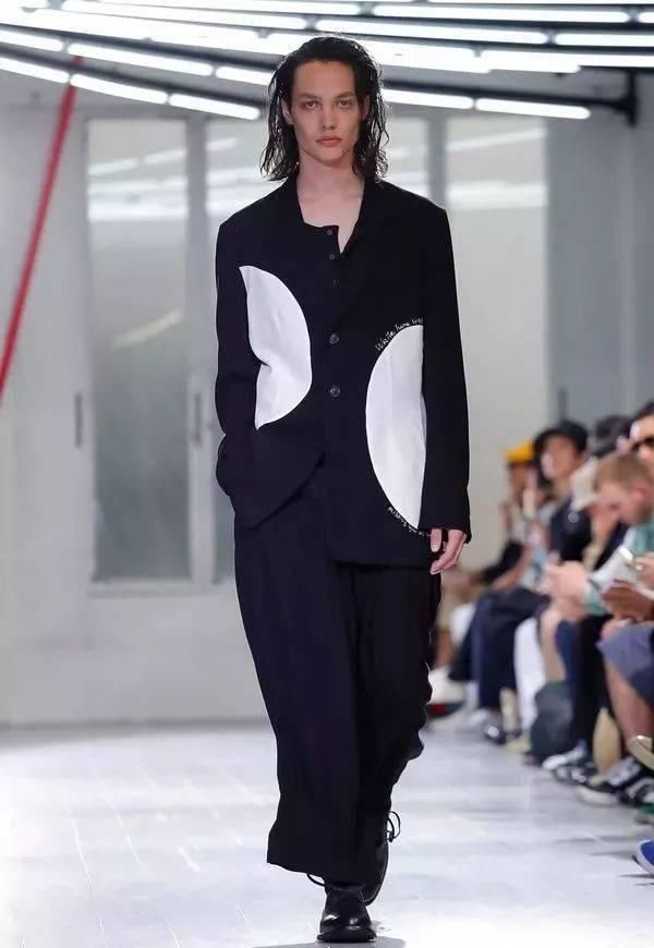  时装秀：Yohji Yamamoto 2020 春夏时装秀：山本耀司的黑色诗意想象