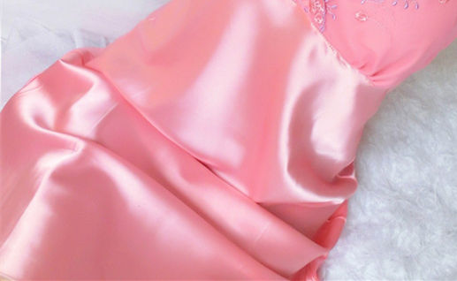 三伏天你还穿长T或睡裤?但越来越多女人穿睡裙配丁字裤，真迷人