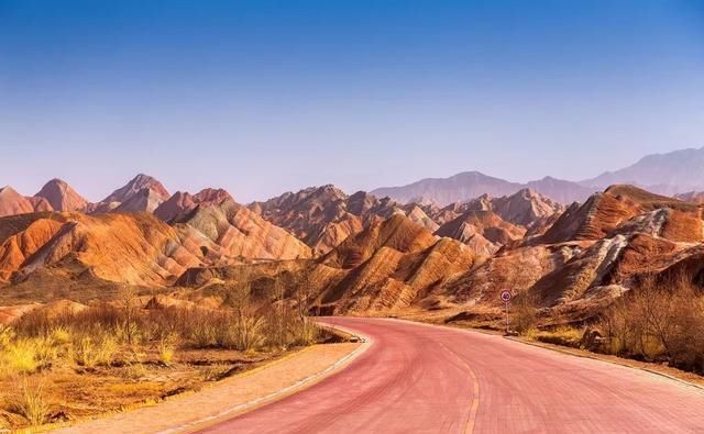 喜欢自驾吗？这十条线路你一定有喜欢的