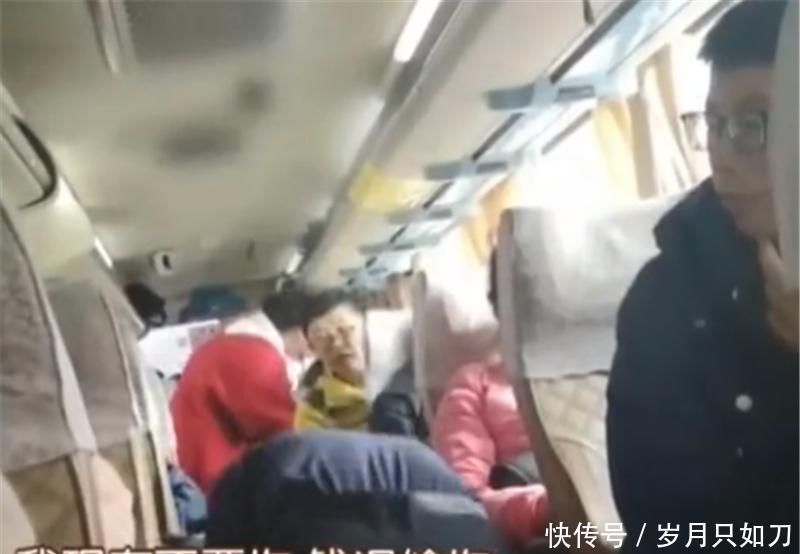 游客拒绝买票，遭赶下车，遗弃在高速公路，导游：我的车我说了算