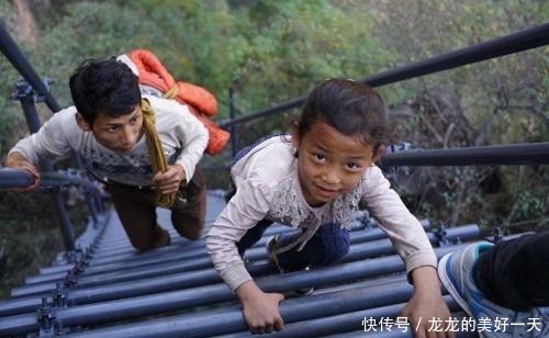 #钢梯#四川“悬崖村”不愿搬,获6亿资助后修建钢梯,如今变成咋样了?