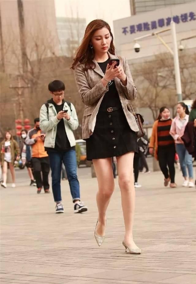  #自信#高跟鞋时尚穿搭，秀出女性的魅力与自信