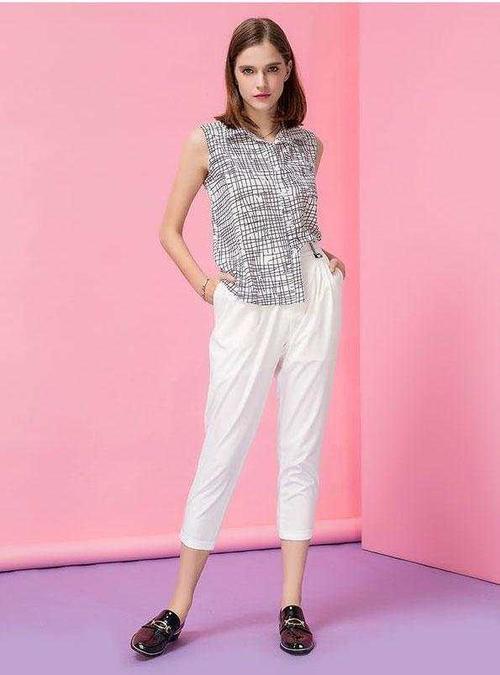 紧身裤诠释穿搭的魅力，瞬间让你彰显女神范儿！