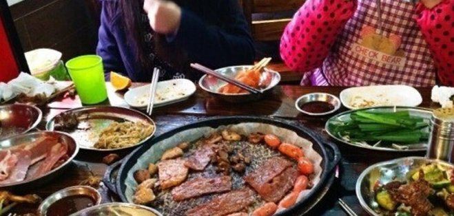  「服务员」吃自助烤肉，服务员不停的问你要不要换纸？其实是他们的一种暗示