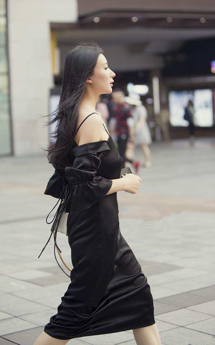 美女时尚装扮, 一件白色的抹胸上衣, 像是仙女一样