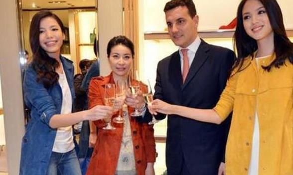 曾因长相被抨击，进入国际时尚圈嫁法国贵族，今比郭晶晶还滋润!