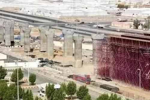  【全长】十年磨一剑，中国建设全球首条沙漠高铁，双线全长约480