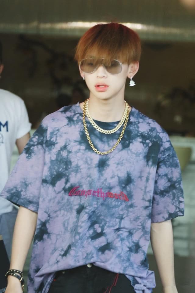 王琳凯难得戴口罩出门，这么低调，难道是被说得不敢化妆了?