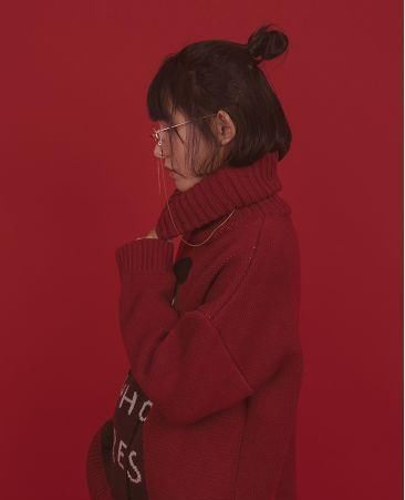『红色』刺绣毛衣、浪漫百褶裙,这10件大红单品才美得惊艳。