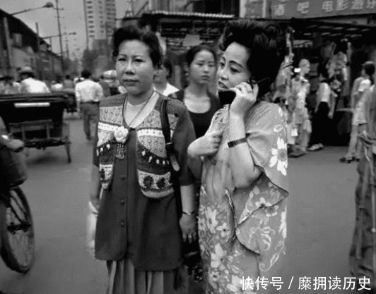  「标配」老照片走进90年代成都街头, 那时候富人的标配