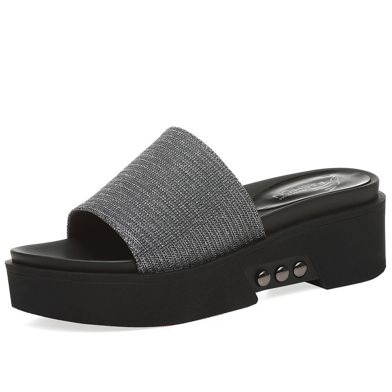 不骗你，下面这几款女鞋超级美还时尚，不闷巨舒适，穿上清新优雅