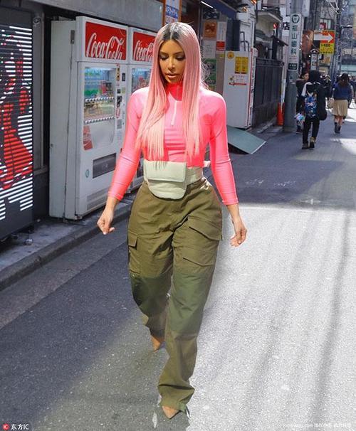 难穿系数十级的荧光色当内搭穿就很时髦了