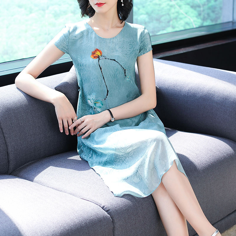 这裙子显贵却不太贵，43岁老婆买5件，搭配高跟鞋穿，绝美