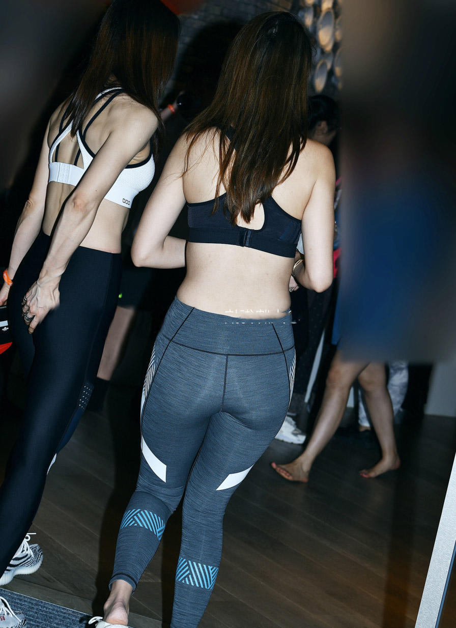 健身小少妇紧身裤穿出女神范，浑圆紧致的臀部不愧于她大女人的风