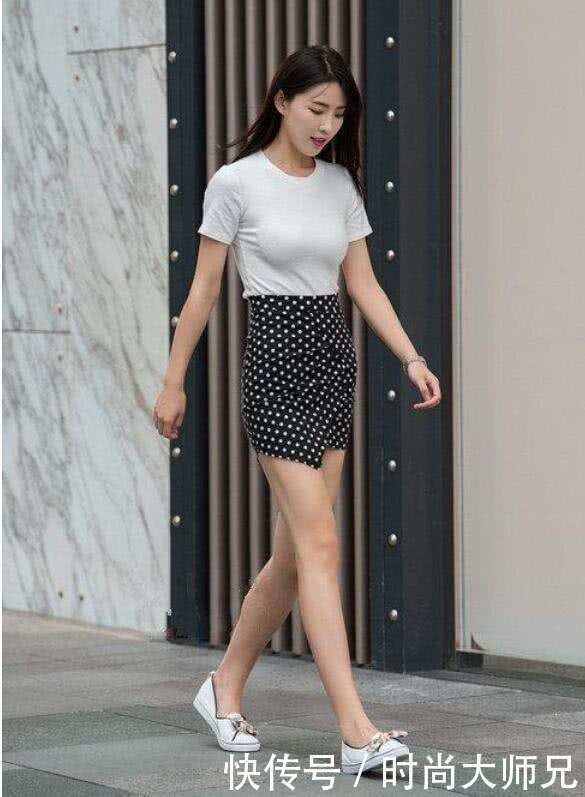 时尚衣着 美女上衣只有三根系带, 如果断了一根, 画面就很尴尬!