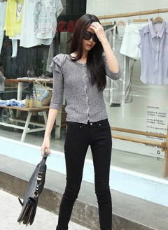 温婉可人的紧身打底裤小姐姐，显瘦也能轻松拥有修长的腿部！