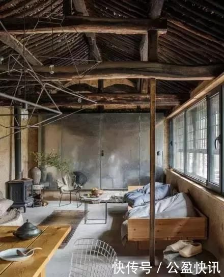  【过上】“北漂”老外爆改长城下100㎡破败农民房，一家四口过上
