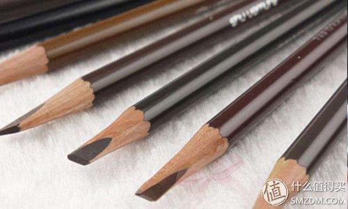 因为朋友圈，我花了300块钱买了只能用一次的口红